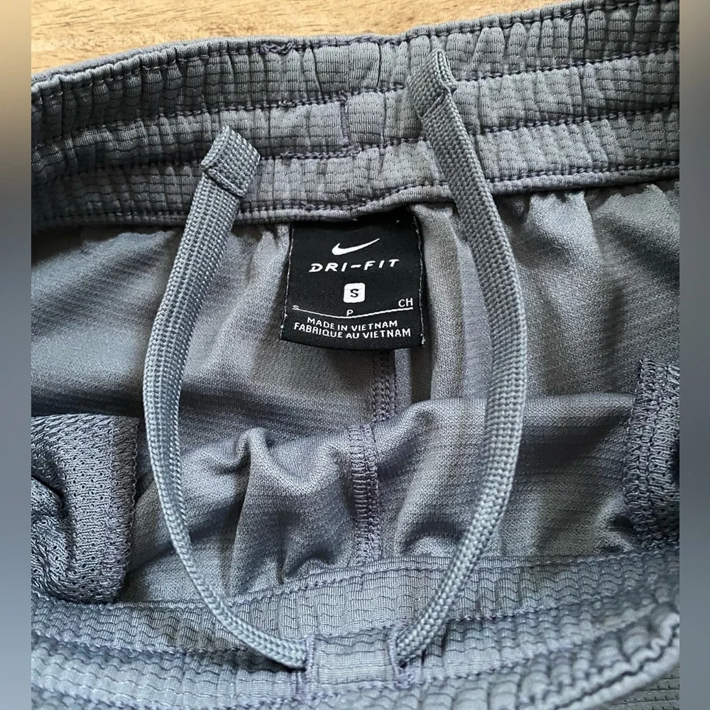 Nike Boy’sSz S‎ Cool Gray/Black Icon Basketball Shorts
